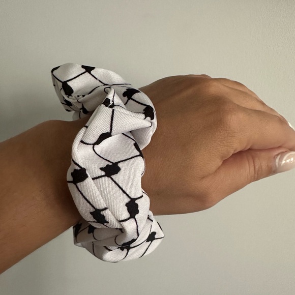 Scrunchie - Picture 3 of 5